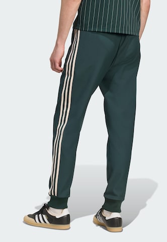 ADIDAS ORIGINALS Tapered Broek in Groen
