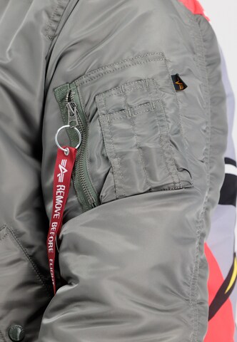 Giacca di mezza stagione 'Fighter Squadron' di ALPHA INDUSTRIES in grigio