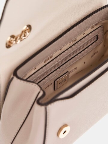 GUESS Umhängetasche 'Ali' in Beige