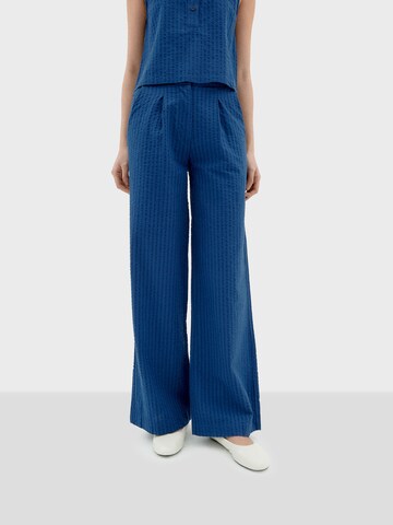 Loosefit Pantalon ' MANOLITA ' Thinking MU en bleu : devant