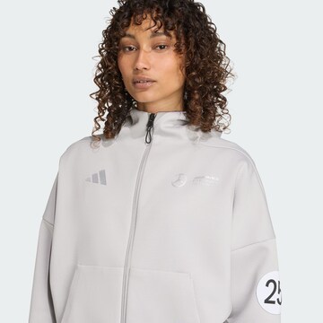 Veste de survêtement 'Mercedes - AMG Petronas Formula One Team' ADIDAS PERFORMANCE en gris