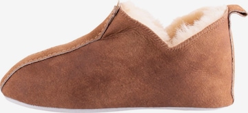 SHEPHERD Pantolette 'Henrik' in Braun: Vorderseite