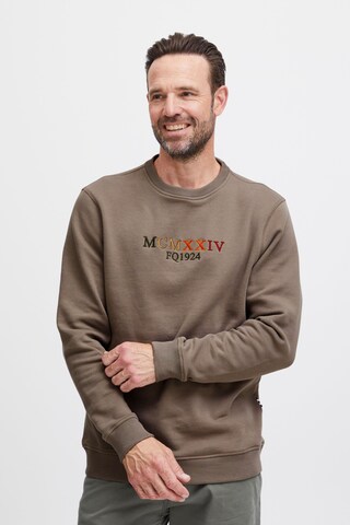 FQ1924 Sweatshirt 'william' in Bruin: voorkant