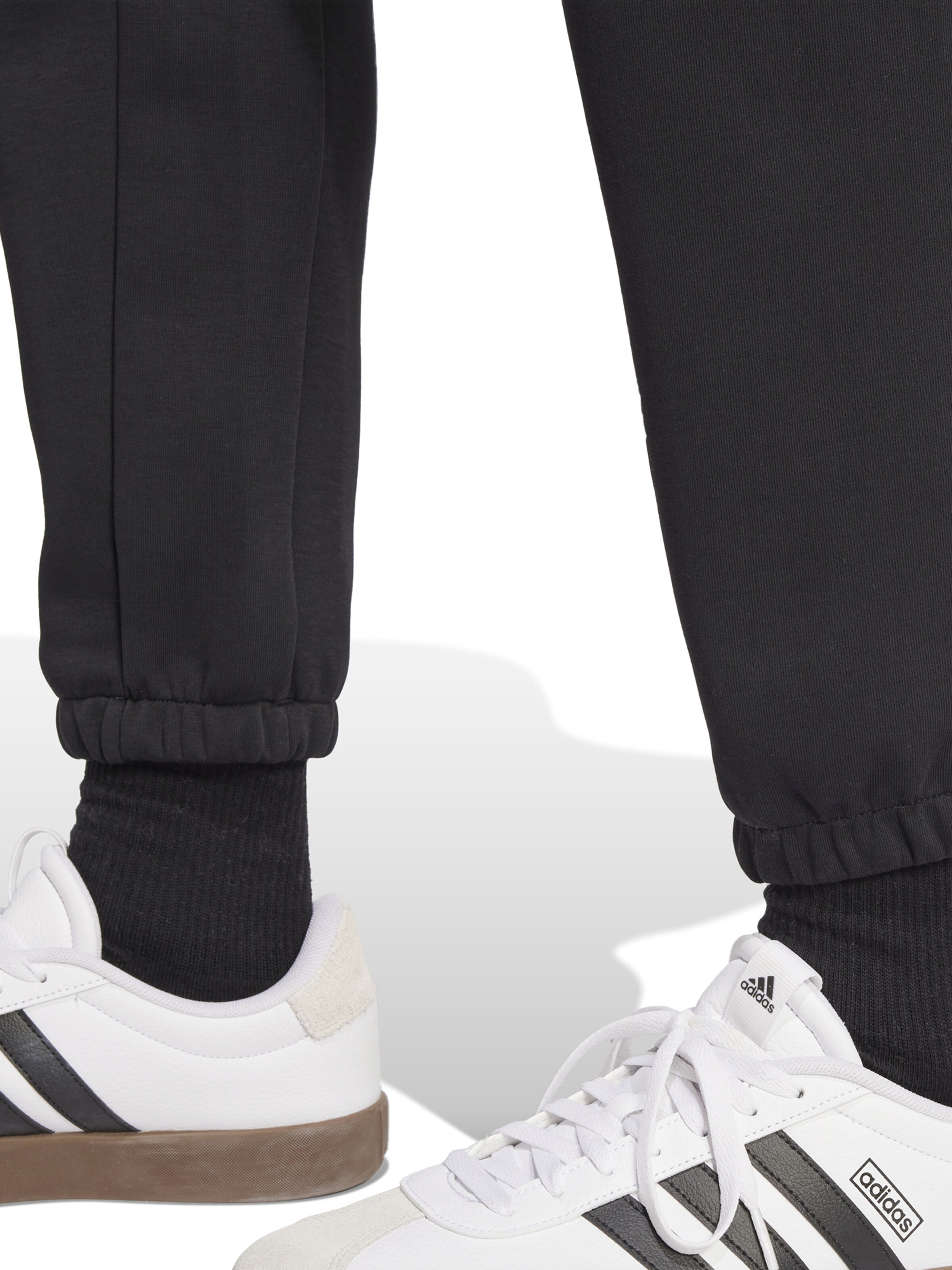 Tapered Pantaloni sport de la ADIDAS SPORTSWEAR pe negru