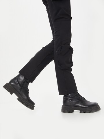WEEKDAY Slim fit Cargo trousers 'Ila' in Black