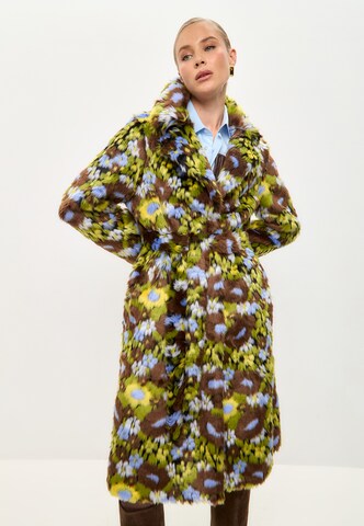 CESARE GASPARI Winter Coat in Green: front