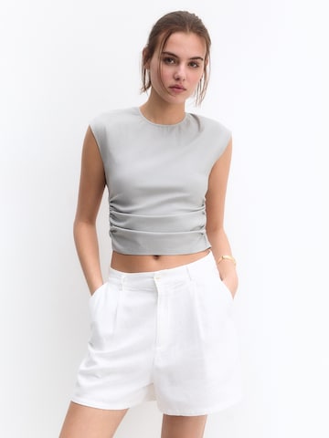 Regular Pantalon à pince Pull&Bear en blanc