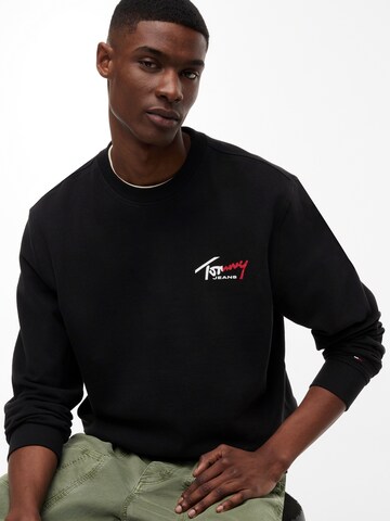 Tommy Jeans Collegepaita värissä musta