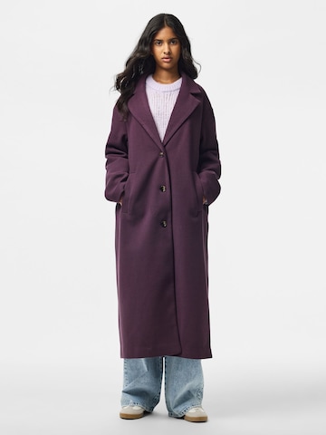 PIECES Between-seasons coat in Purple