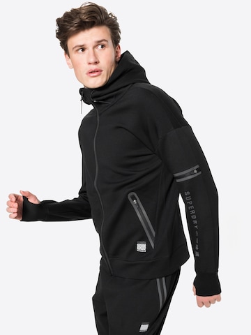 Superdry Sportsweatshirt 'GYM TECH' in Zwart: voorkant