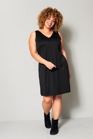 Sara Lindholm Dress in Black