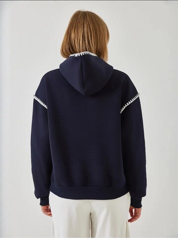 Bianco Lucci Sweatshirt in Blau