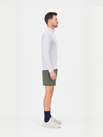 Toujours Actif Regular Shorts ' Vitesse ' in Grün: Seite