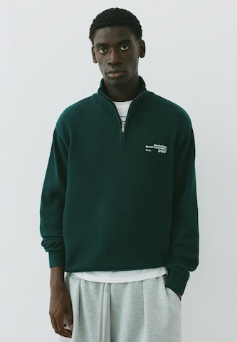 Pull&Bear Sweater in Green: front