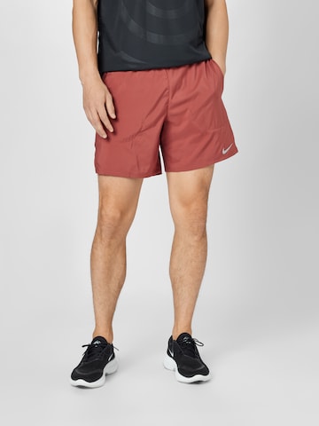 NIKE Regular Sportshorts 'Flex Stride' in Rot: predná strana