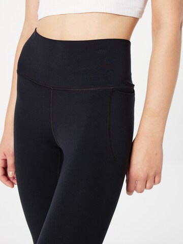 UNDER ARMOUR Skinny Športne hlače 'Meridian' | črna barva