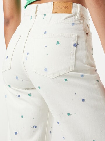 Regular Jeans de la Monki pe alb