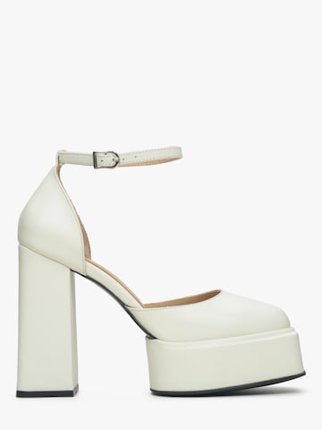 Estro Sandal '53-2310' in Beige: front