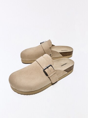 Bershka Pantolette in Beige
