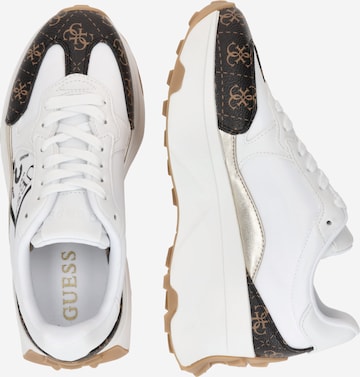 Baskets basses 'CALEBB5' GUESS en blanc