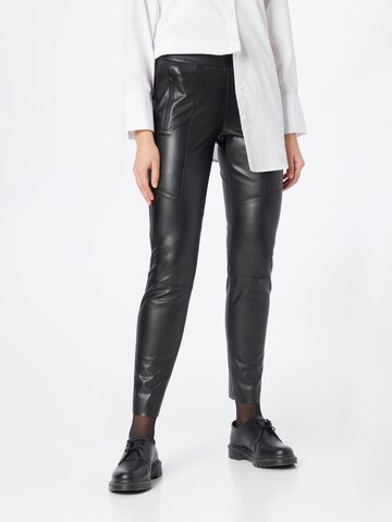 GERRY WEBER Regular Broek in Zwart: voorkant