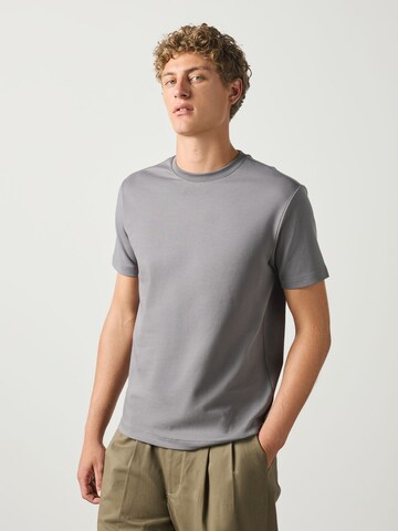 Next T-Shirt 'Motionflex' in Grau: Vorderseite
