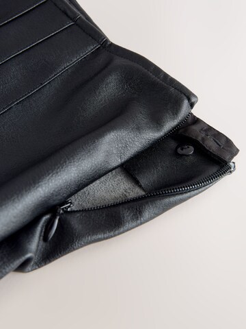 Next - Saia em preto