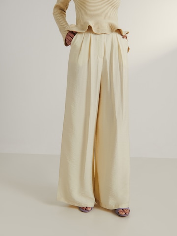 Guido Maria Kretschmer Women Wide leg Παντελόνι πλισέ 'Finja' σε κίτρινο: μπροστά