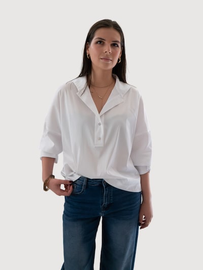 WEARABLE STORIES T-shirt 'Lucie' en blanc, Vue avec produit