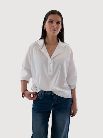 WEARABLE STORIES Shirt 'Lucie' in White: front