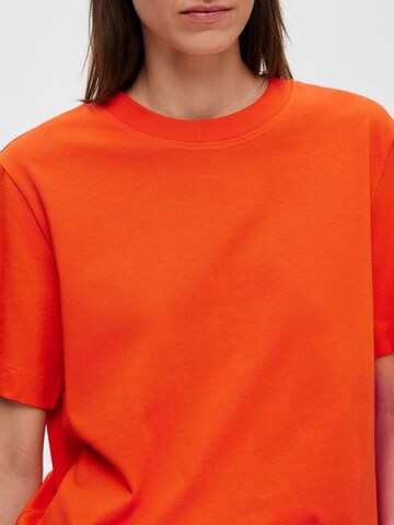 T-shirt 'ESSENTIAL' SELECTED FEMME en orange
