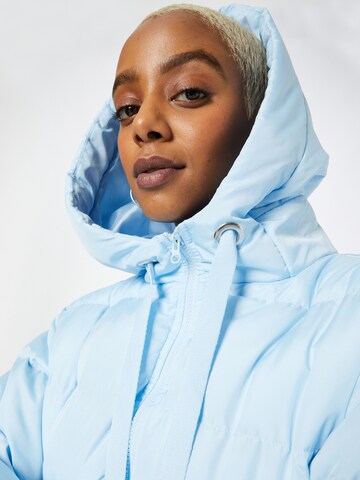Veste mi-saison Trendyol en bleu