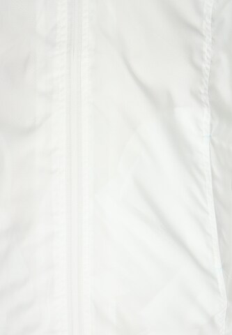 Flyweight Between-season jacket in White