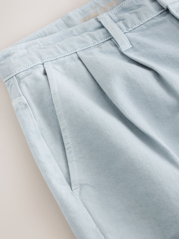 Barrel Jean à pince Next en bleu