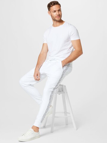 HUGO Zwężany krój Spodnie 'Daky' w kolorze biały