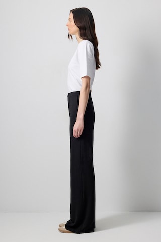 évasé Pantalon Touche Prive en noir