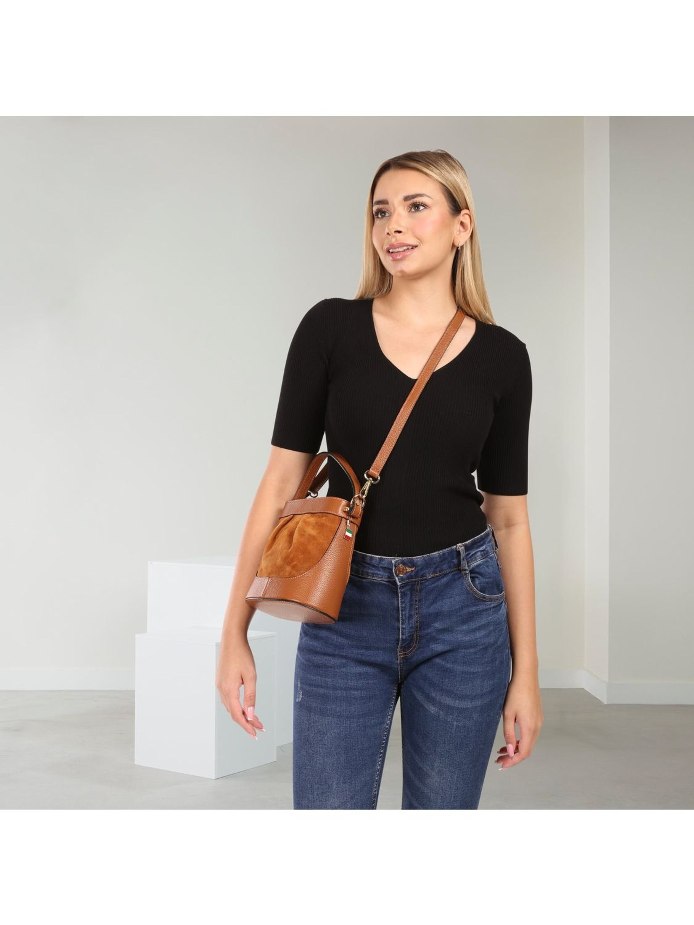 Florence Schoudertas in Bruin