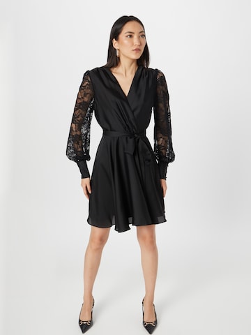 SWING Dress in Black: front