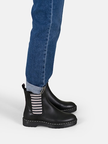 Crickit Chelsea Boots in Black: front