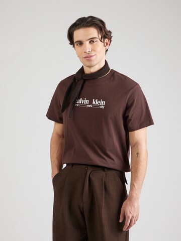 Calvin Klein Jeans Tričko 'NYC' – hnědá: přední strana