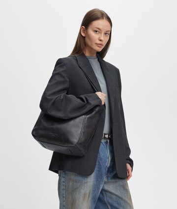 Liebeskind Berlin Shoulder bag in Black: front