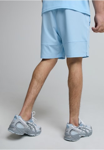 MONTERRAIN Regular Sportshorts 'Form Woven' in Blau