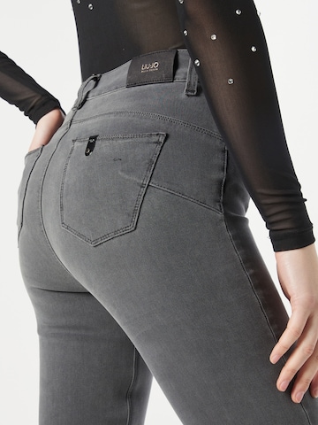 Liu Jo - Slimfit Vaquero 'REPOT' en gris