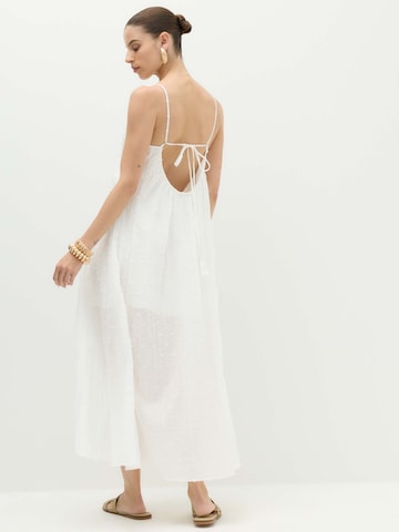 Robe Marks & Spencer en blanc