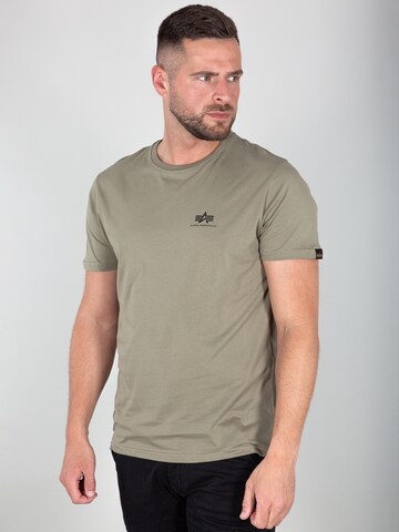 ALPHA INDUSTRIES Klasický střih Tričko – zelená: přední strana