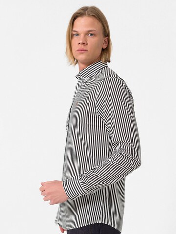 By Diess Collection - Regular Fit Camisa em preto