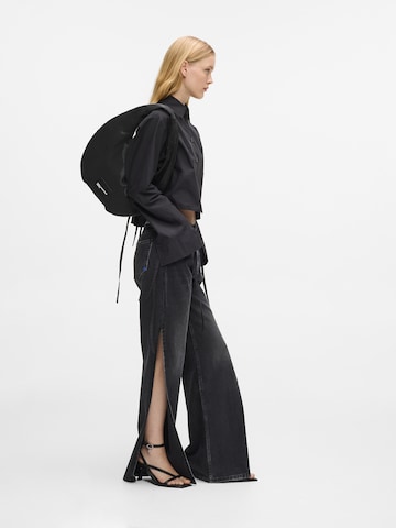 KARL LAGERFELD JEANS Schultertasche in Schwarz: Vorderseite