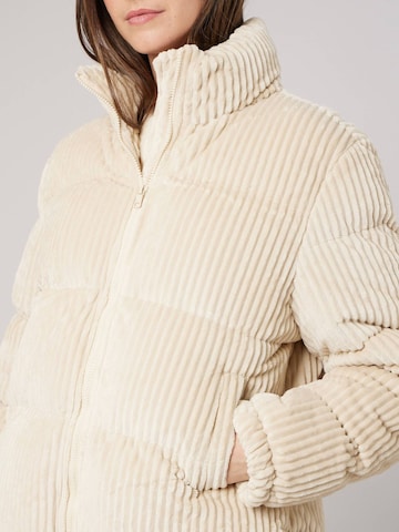 Deeluxe Wintermantel in Beige