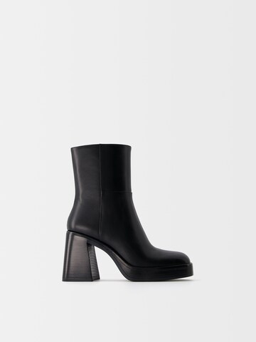 Bershka Stiefelette in Schwarz