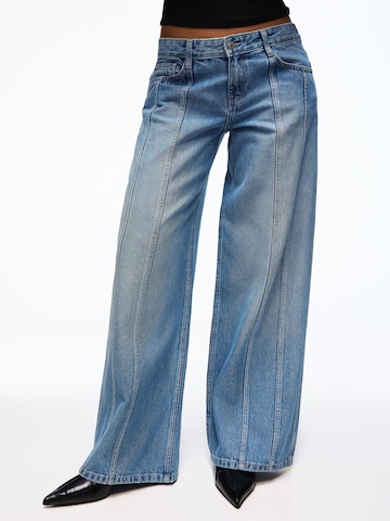 regular Jeans di Bershka in blu: frontale